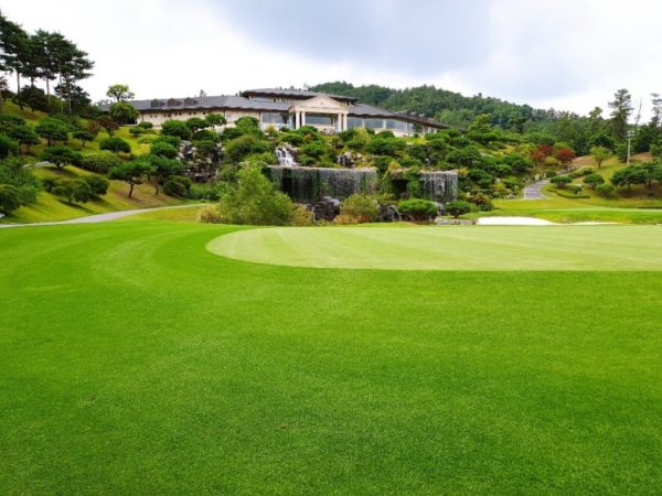 골프존카운티 화랑, 진천에서 즐기는 정교하고 쾌적한 라운딩 경험
