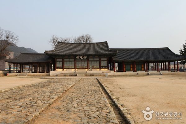 근대와 현대를 넘나드는 100년의 시간여행